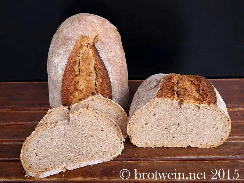 Brot: Roggenmischbrot mit Weizen- und Dinkelmehl 60:30:10