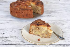 Apfelkuchen mit Walnüssen und Zimt