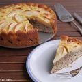 Apfel-Nuss-Kuchen mit Haselnuss, Walnuss, Äpfeln und Rahmguss