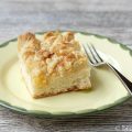 Apfelkuchen mit Streusel und Hefeteig vom Blech