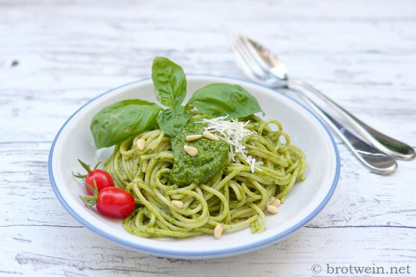 Basilikum-Pesto - Pesto alla Genovese selber machen - Brotwein