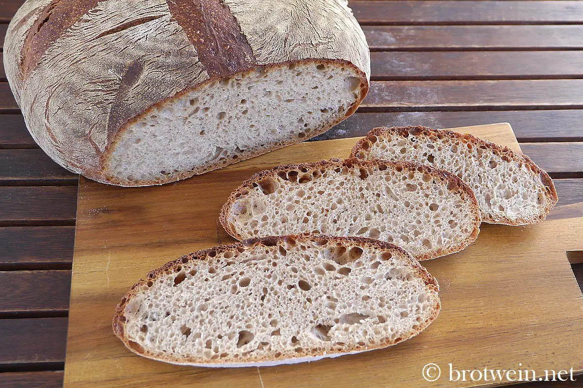 Brot: Bauernbrot mit Sauerteig und 30 % Roggen