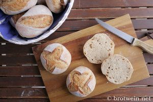 Brötchen: schnelle Buttermilchbrötchen mit Über-Nacht-Gare
