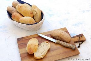 Bolletjes - Holländische Brötchen als witte und bruine bollen
