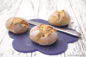 Weizen-Emmer-Brötchen mit Buttermilch und Über-Nacht-Gare