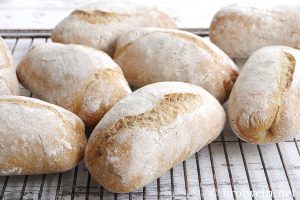 Brötchen: Elsässer Brötchen mit Dinkelanteil