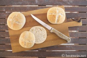 Broetchen: schnelle Sonntagsbrötchen mit über-Nacht-Gare