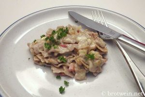 Crozets Savoyards au Reblochon - mit Käse überbackene Buchweizennudeln