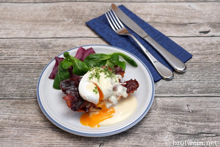 Eier Benedict Rezept - pochiertes Ei auf Toastie mit Sauce Hollandaise ...