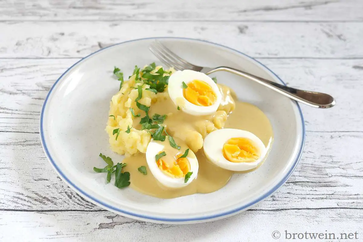 Eier in Senfsauce und Kartoffelpüree