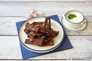 Estnisches Knoblauchbrot mit Dip - Estonian Garlic Bread - Küüslauguleib