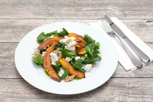 Salat mit Kürbis, Feta und Walnuss