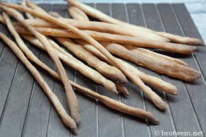Grissini - knusprige italienische Brotstangen