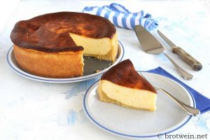 Käsekuchen mit Boden
