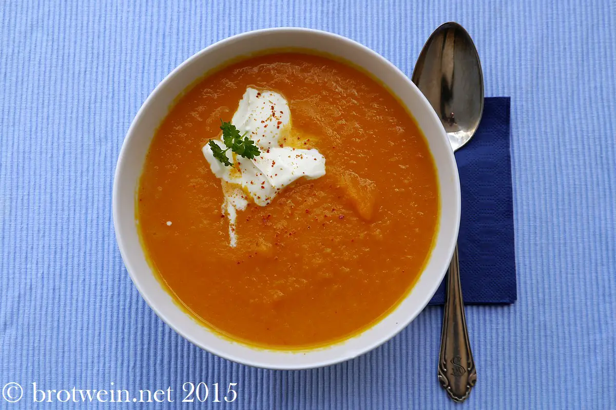 Karotten-Ingwer-Suppe mit Kokusnussmilch