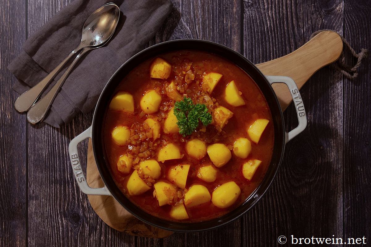 Kartoffelgulasch Rezept – Erdäpfelgulasch