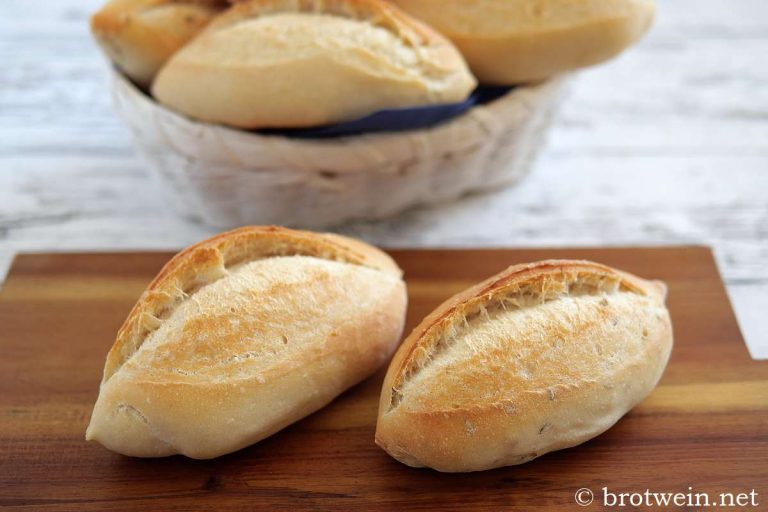 Fränkische Kipf - Weck ohne und mit Kümmel (Brötchen) - Brotwein