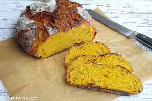 Brot: Saftiges Kürbisbrot mit frischer Hefe und Hokkaido