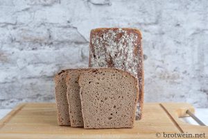 Mischbrot mit Sauerteig im Kasten