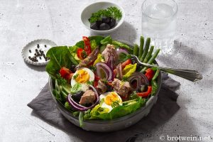 Nizza Salat mit Thunfisch und Ei - Rezept für original Salade Niçoise