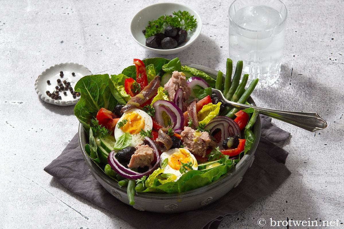 Nizza Salat mit Thunfisch und Ei - Rezept für original Salade Niçoise