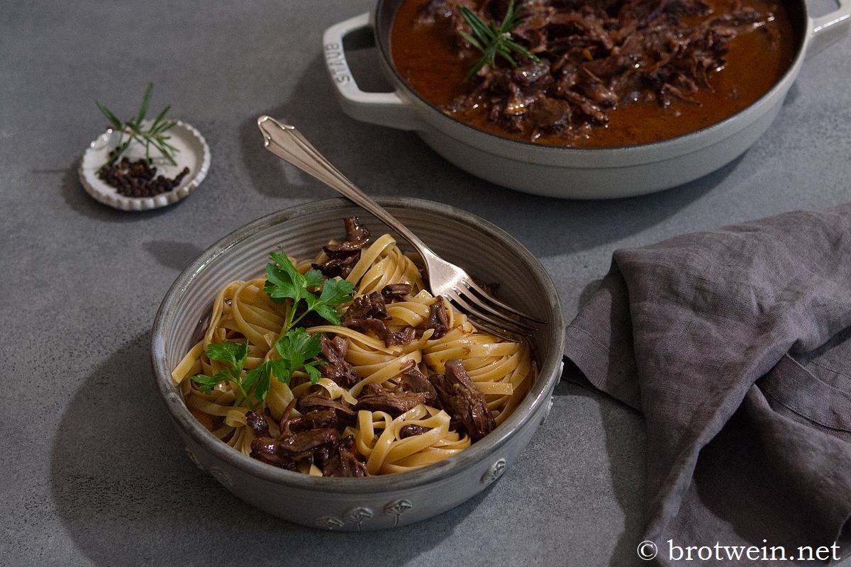 Ochsenschwanzragout – Rezept für geschmorter Ochsenschwanz