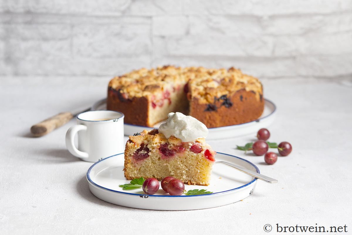 Omas Stachelbeerkuchen mit Rührteig und Streuseln
