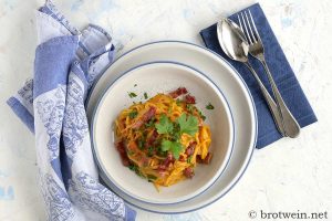 Pasta mit cremiger Kürbissauce