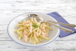 Pasta mit Lachs-Sahne-Soße - Rezept