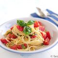 Spaghetti mit kalter Tomatensauce aus rohen Tomaten