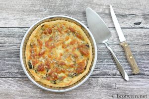 Spinat Quiche mit Blätterteig und Sonnenblumenkerne