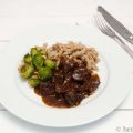 Zartes Rehgulasch nach Omas Art mit Rotwein-Sauce