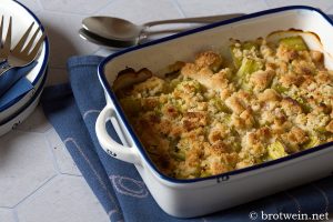 Rhabarber Crumble Rezept - knusprige Streusel