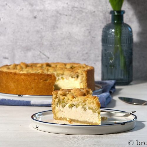 Rhabarber Käsekuchen mit Streuseln