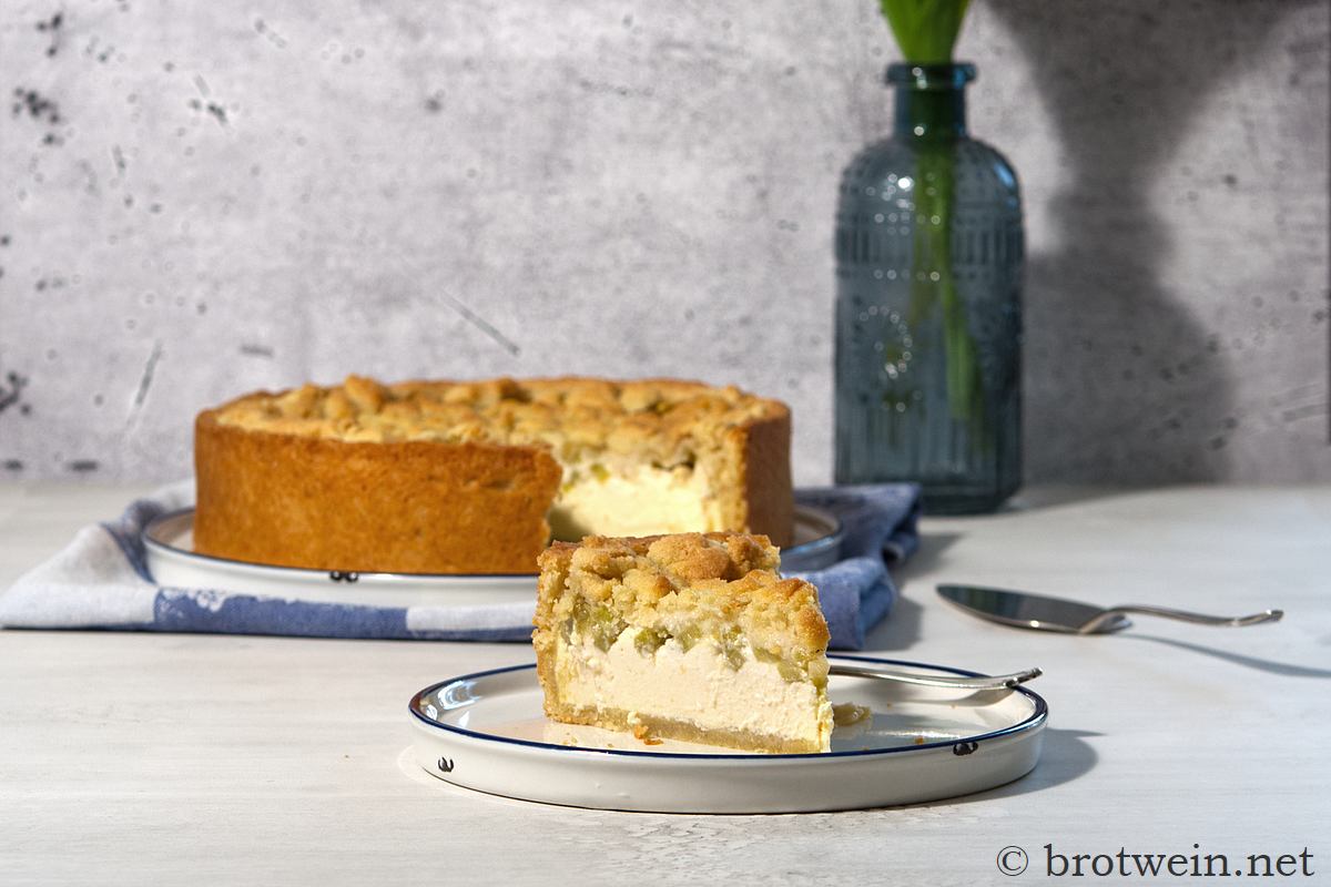 Rhabarber Käsekuchen mit Streuseln