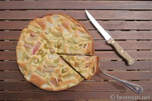 Versunkener Rhabarberkuchen - Rührkuchen