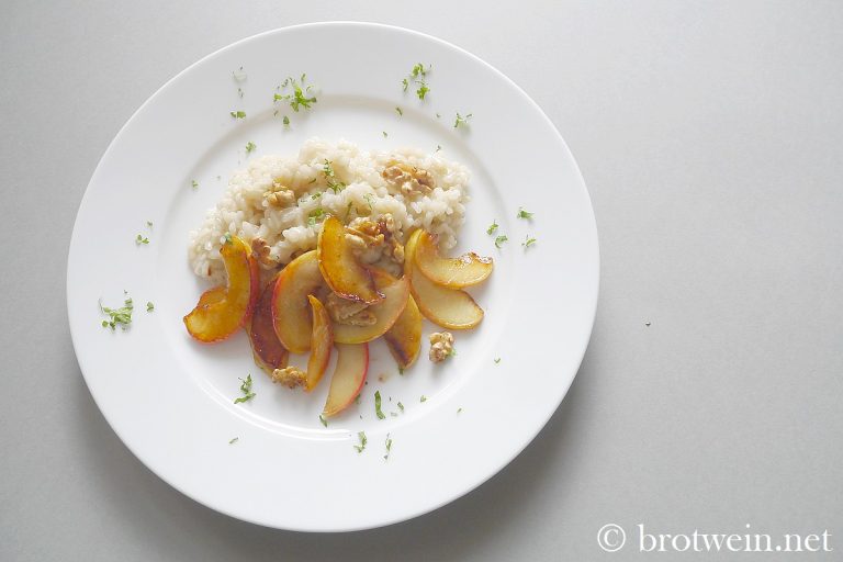 Risotto mit Birne oder Apfel und Walnuss Brotwein