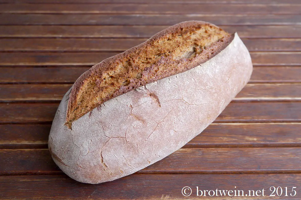Brot: Roggenmischbrot Roggen-Weizen-Dinkel 60:30:10 mit Sauerteig
