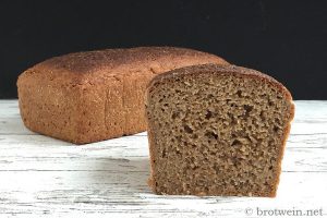Roggenschrotbrot mit Sauerteig - Schrotbrot mit 100 % Roggen