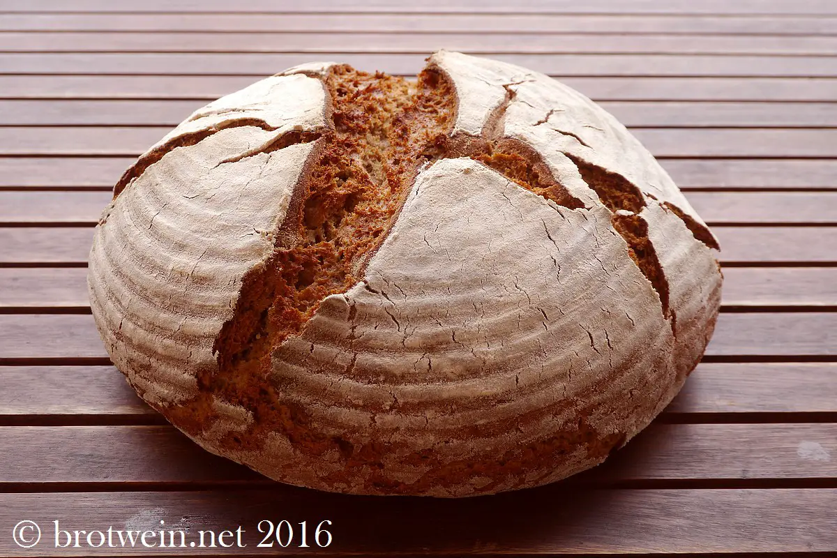 Brot: Rustikales Bauernbrot mit Sauerteig