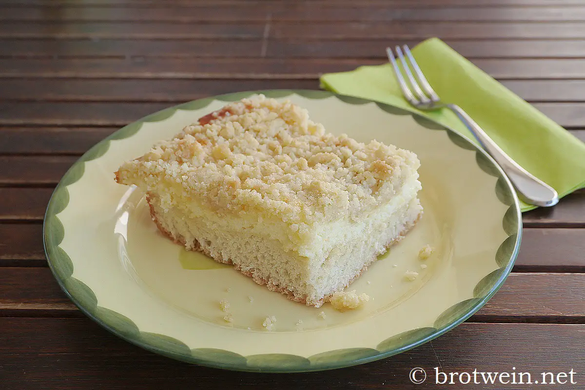 Schlesischer Streuselkuchen mit Quark und Hefeboden vom Blech - Brotwein