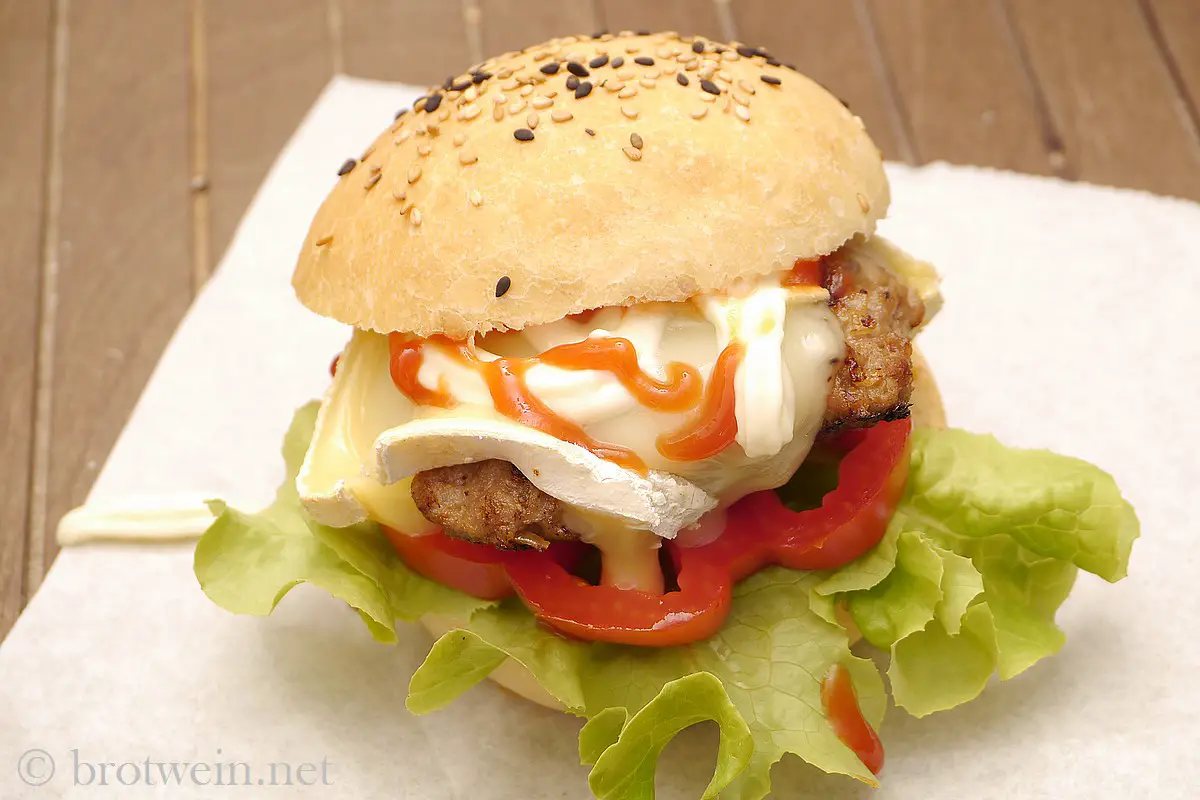 Brötchen: Hamburger Brötchen mit Sauerteig - Burger Buns mit Lievito Madre