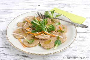 Semmelknödelsalat - Saure Knödel Salat