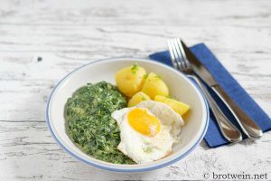 Spinat mit Ei und Kartoffeln