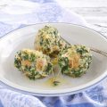Spinatknödel mit brauner Butter und Parmesan aus Tirol