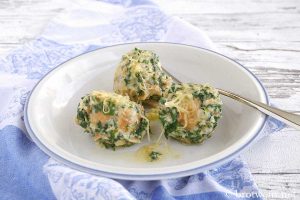 Spinatknödel mit brauner Butter und Parmesan aus Tirol