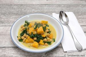 Süßkartoffel Curry mit Kichererbsen und Kokosmilch