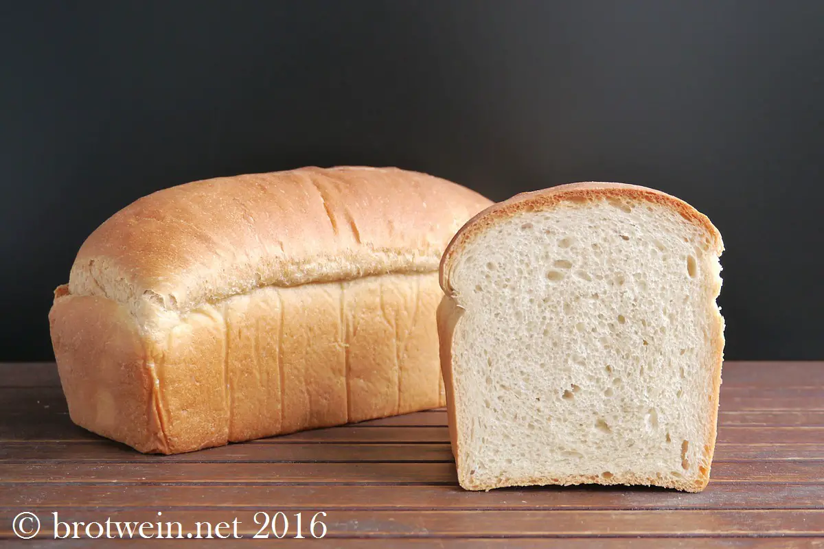 Sandwichbrot Rezept - weiches Toastbrot einfach selber backen
