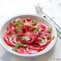 Tomatensalat mit Zwiebeln