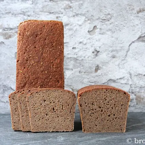 Vollkorn Kastenbrot als Schrot Brot